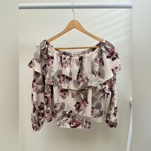 Aritzia Wilfred Floral Off the Shoulder Blouse - Picture 2 of 4